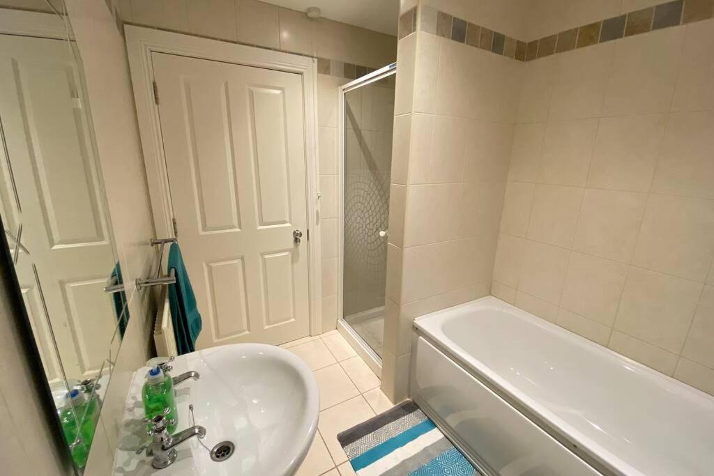 Sound Of The Sea - Penthouse In Portrush Apartamento Exterior foto